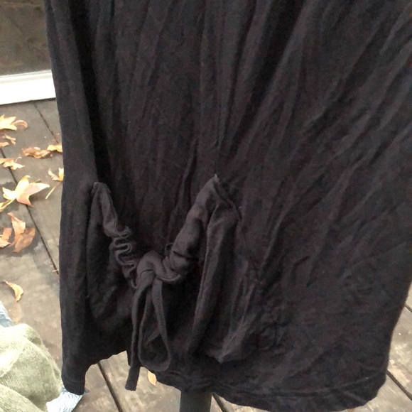 🚨B2G1 New LILY Black Asymmetrical Sleeveless Top - Picture 3 of 5